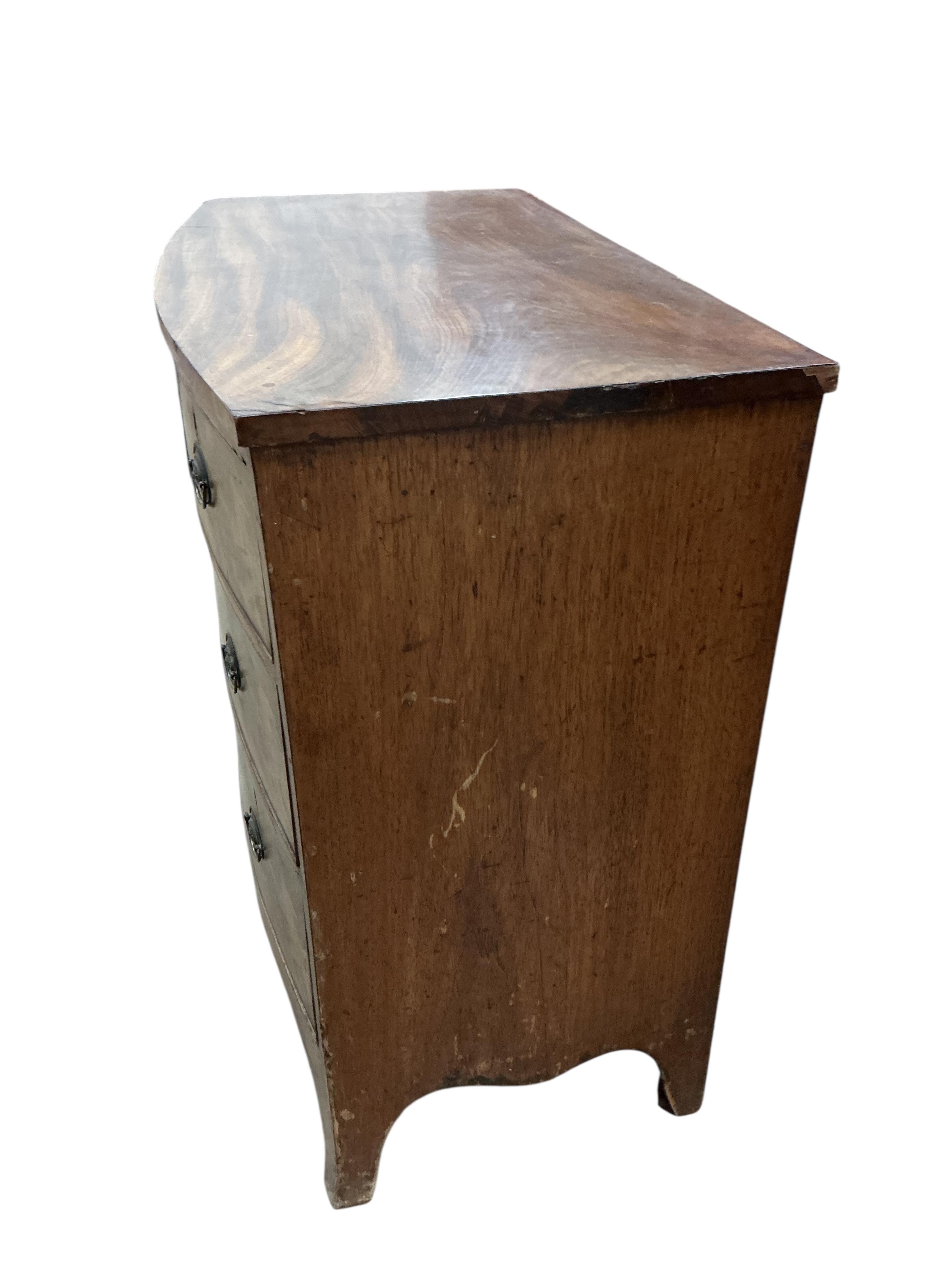 A Regency mahogany bow front chest of drawers, width 90cm, depth 51cm, height 90cm